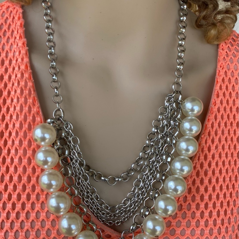 Elegant Silver and Pearl Necklace